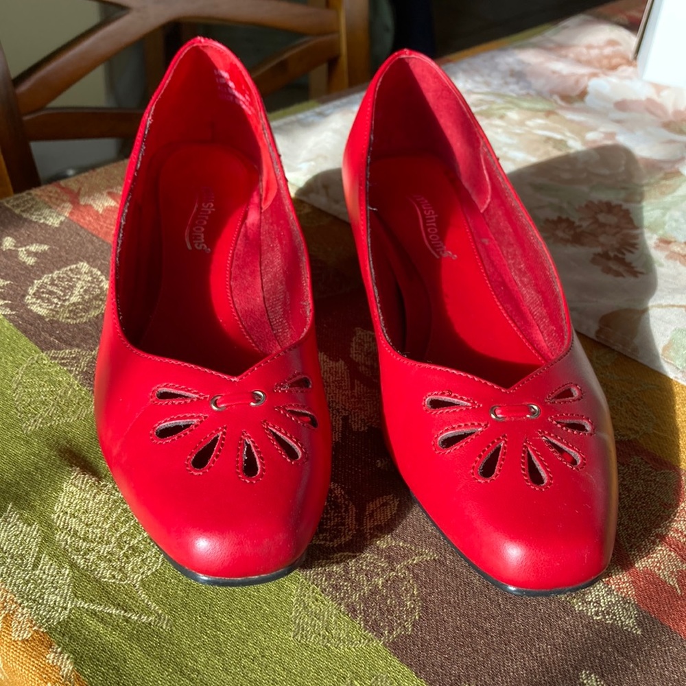 Women’s red comfort wedge shoes. NEVER worn!
